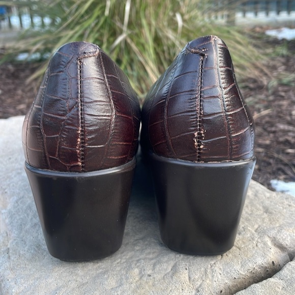 Vionic Lena Brown Crocodile Wedge Size 8.5 - Picture 8 of 11